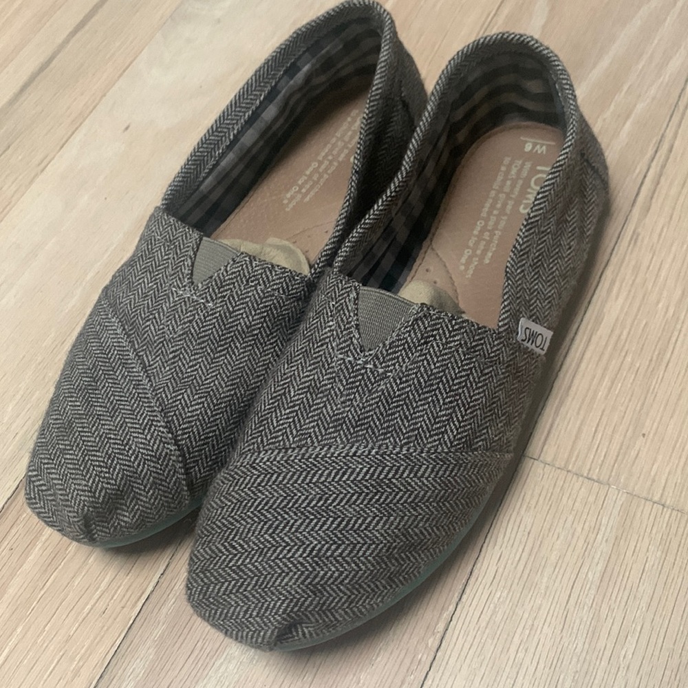 Toms, size 6